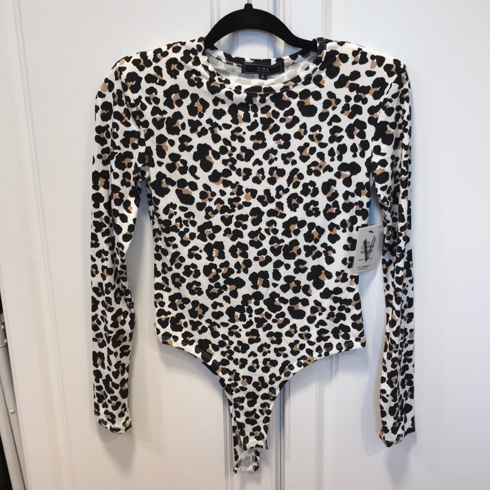 Animal Print Small NWT Round Neck Long Sleeve Bodysuit with snap crotch